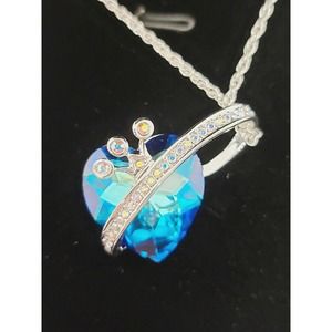Geharty Pendant Necklace Heart&Crown Encirclement